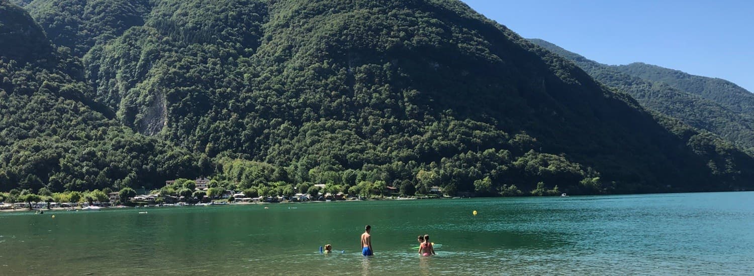 Zwemmen in het meer van Lugano